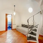 Nella Curva Della Funicolare, カプリ