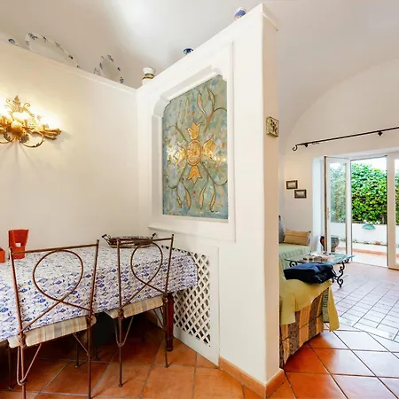 Nella Curva Della Funicolare, * 카프리