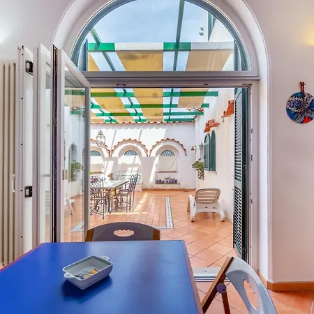Nella Curva Della Funicolare, Apartment *