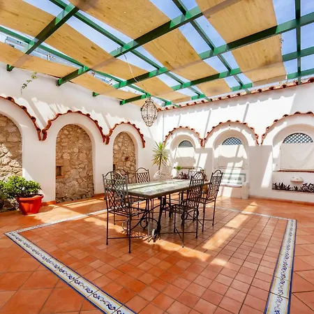 Nella Curva Della Funicolare, Apartment *