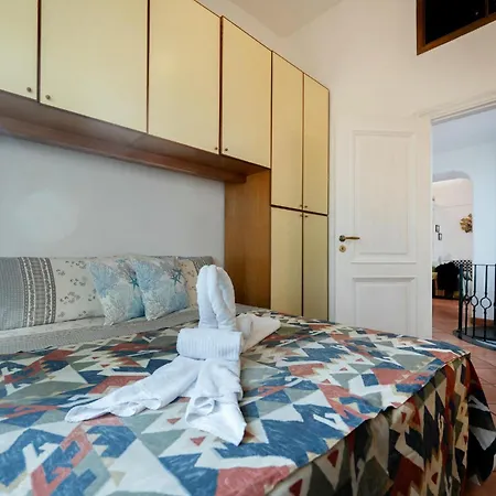 Nella Curva Della Funicolare, * 카프리