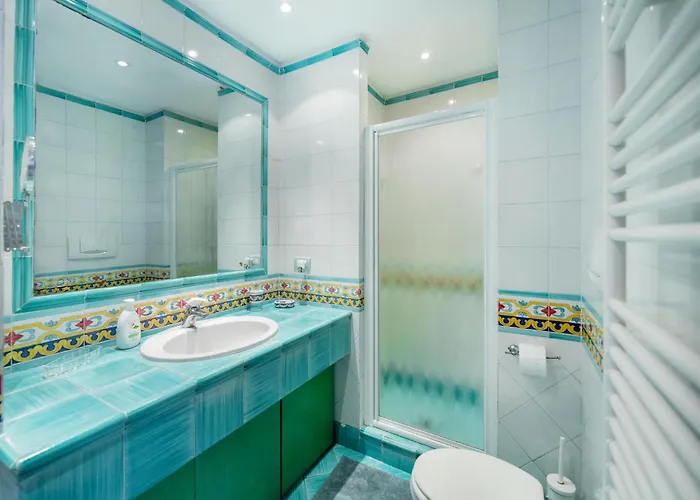 Nella Curva Della Funicolare, Appartement