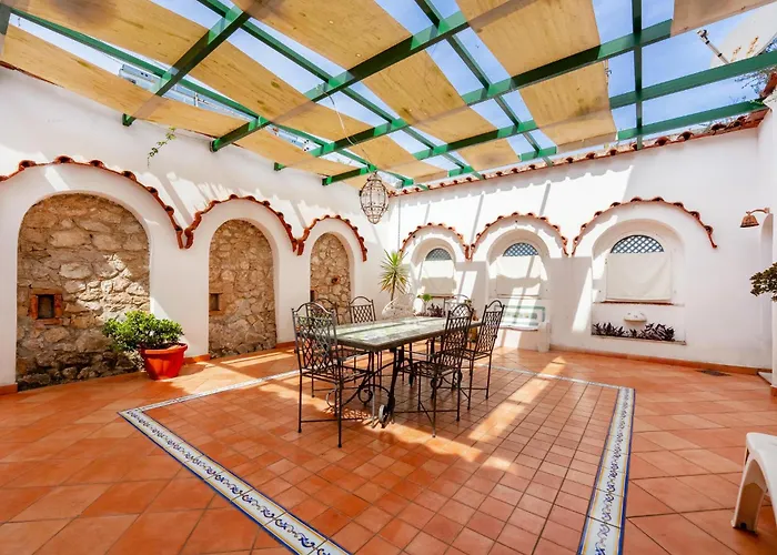 Nella Curva Della Funicolare, Appartement *