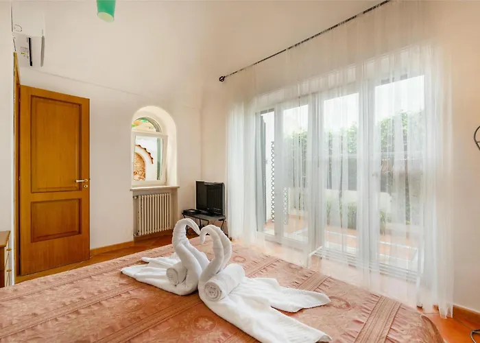 Nella Curva Della Funicolare, Appartement Capri