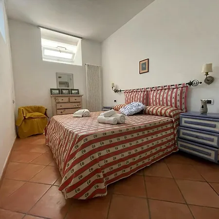 Nella Curva Della Funicolare, Apartment