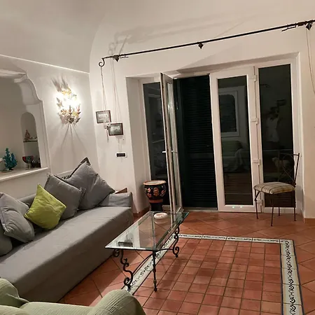 Nella Curva Della Funicolare, Apartment Capri