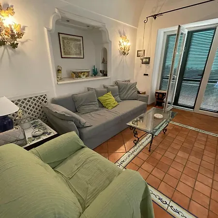 Nella Curva Della Funicolare, Apartment Capri