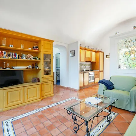 Nella Curva Della Funicolare, Capri