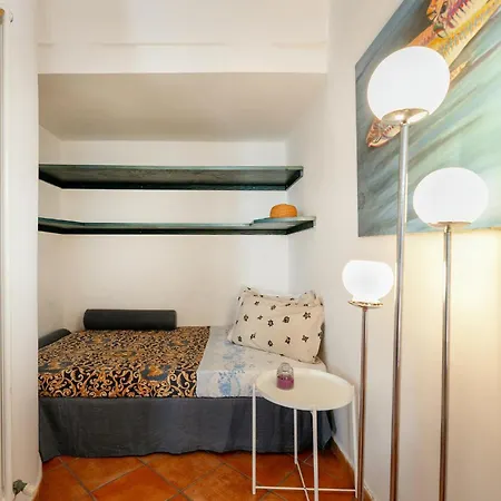 Nella Curva Della Funicolare, Apartment *