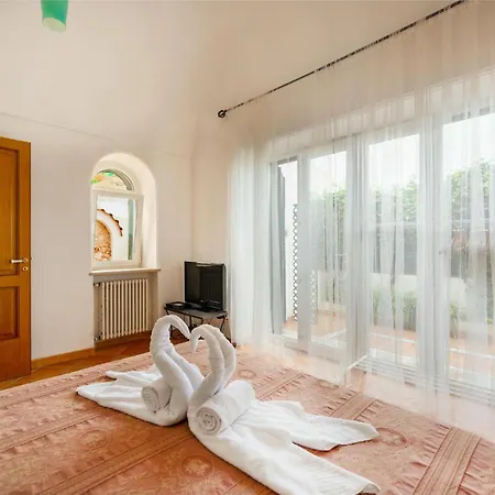 Nella Curva Della Funicolare, Apartmán Capri