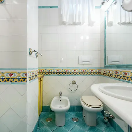 Nella Curva Della Funicolare, Apartamento