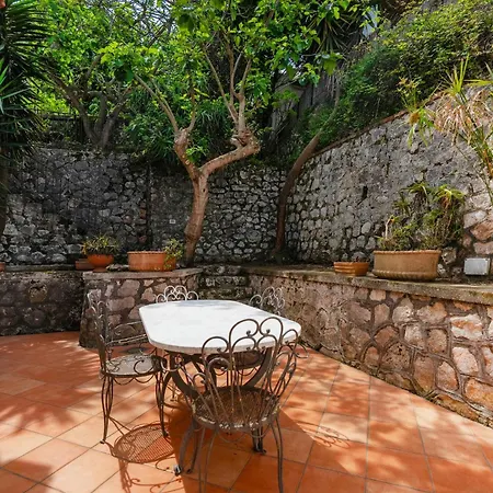 Nella Curva Della Funicolare, Apartmán Capri