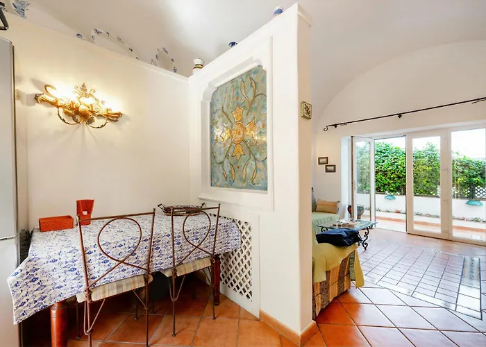 Nella Curva Della Funicolare, * Capri