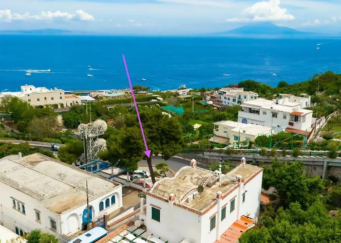 Nella Curva Della Funicolare, Apartamento Capri