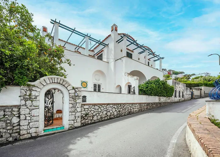 Nella Curva Della Funicolare, Appartement *