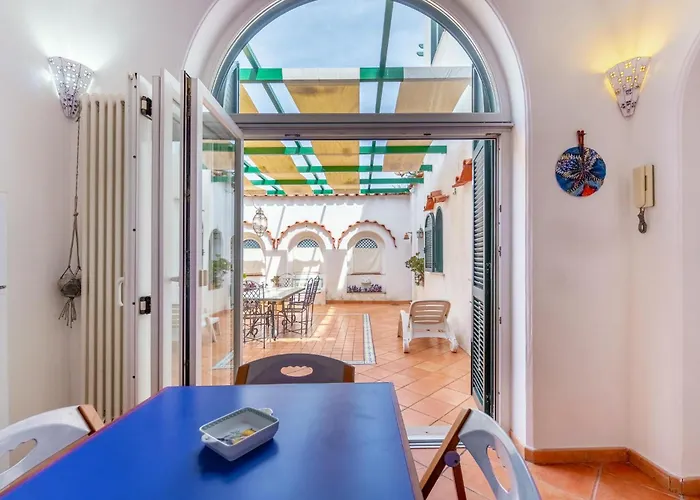 Nella Curva Della Funicolare, Appartement *